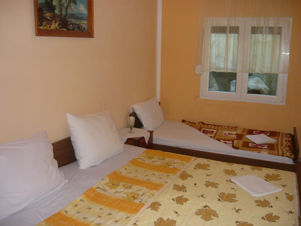 Rooms Banicevic Risan Rom bilde